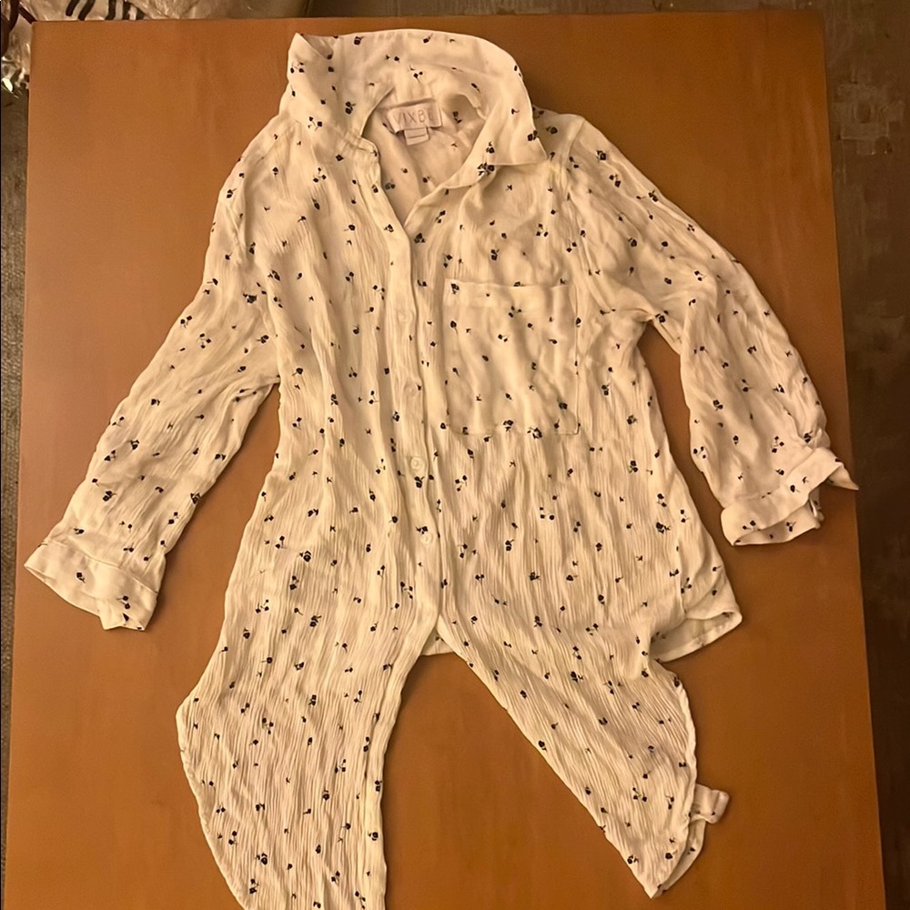 White and Blue Relaxed Floral Buttoned Blouse with Dress Collar